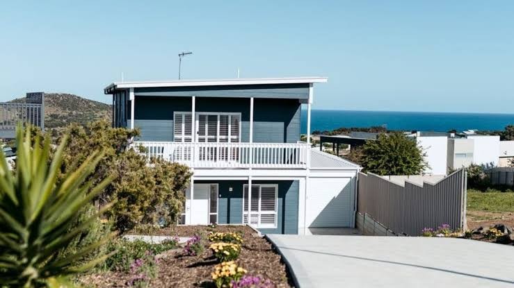 Typical Blairgowrie home showing 1960s+ holiday homes, many now converted to permanent residences, near Blairgowrie Yacht Squadron