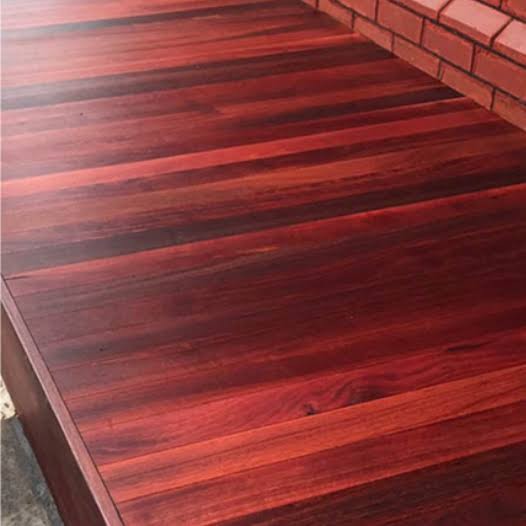Jarrah, mostly straight, sometimes interlocked, with frequent gum vein and occasional curly figure